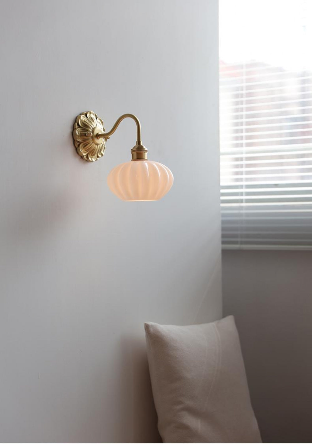 New French Style Vintage Vintage Brass Wall Lamp American Style Bedside Away Entrance Bedroom Mirror Front Makeup Table Lamp